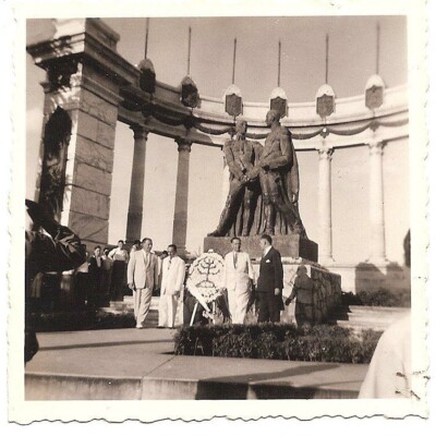 Official ceremony at the monument of Bolivar and San Martin at the Malecon, Guayaquil.