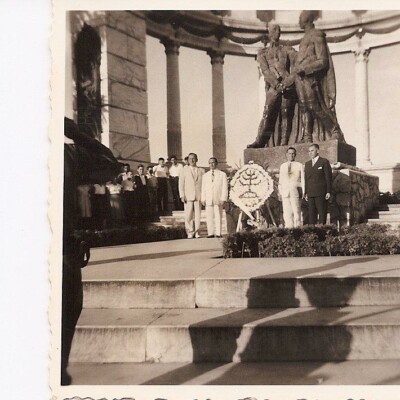 Official ceremony at the monument of Bolivar and San Martin at the Malecon, Guayaquil.