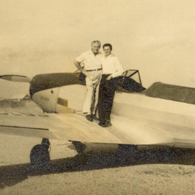 Juan Suster y su hermano mayor (undated)