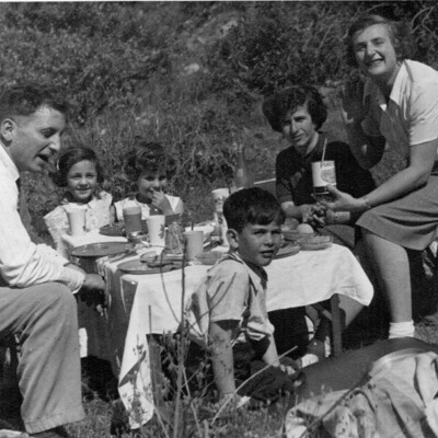 From Margo Kywi (March 30, 2014): i HAVE BEEN WANTING TO SHARE SOME PIC'S THAT WAS GIVEN TO US, of my husband's grandparents, Familia Kywi de Quito