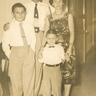 Los Susters -- 1956, Guayaquil