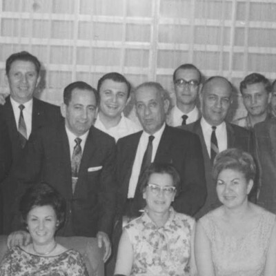 Reunion de amigos en case de papa (undated)