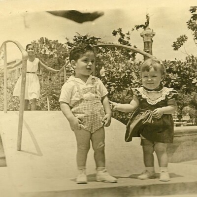 Ralph Grunewald (with unidentified girl) in Parque Centenario -- ca. 1957, Guayaquil