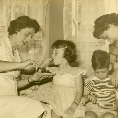 From left:  Ilse Grunewald (nee Koppel), Peggy Grunewald, Tom Koppel, Edith Koppel (nee Wellisch)