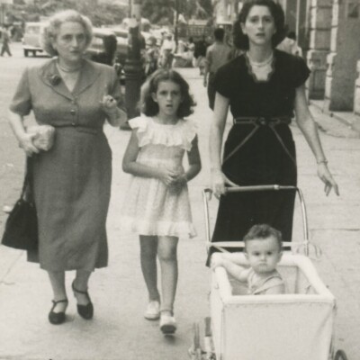 Lieschen Gumpel and Katja, Gerda, and Niko Sifnaghel