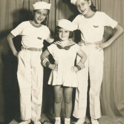 Form left: Cati Cohn, Katja Sifnaghel, and ???