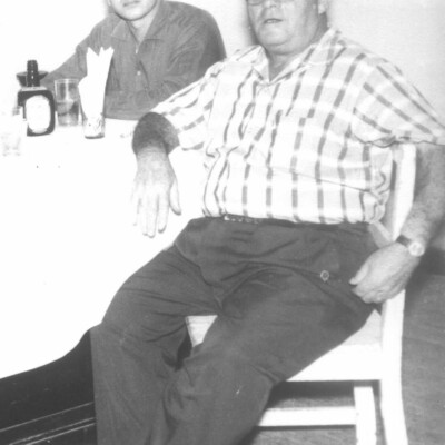 Right: Manea Sifnaghel -- Undated, Guayaquil