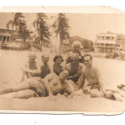 Playas -- Before 1950. From my grandmother's collection. Recognized: Inge and Arthuro Fischler, maybe also Grandmother and her husband at that time, Bruno Moritz.