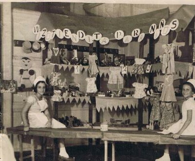 "Wizo tiendita para niños" in one of the usual Wizo parties.  I'm to the left.  Could the other girl be Susi Caminer?